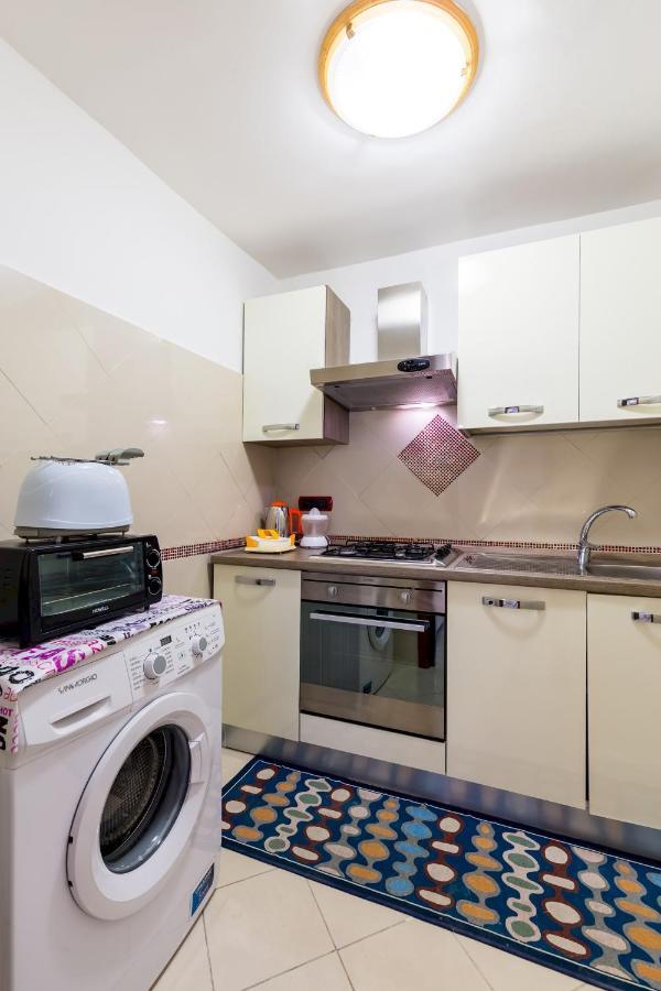 QS1 - Indipendent Flat in Center Appartement Napels Buitenkant foto