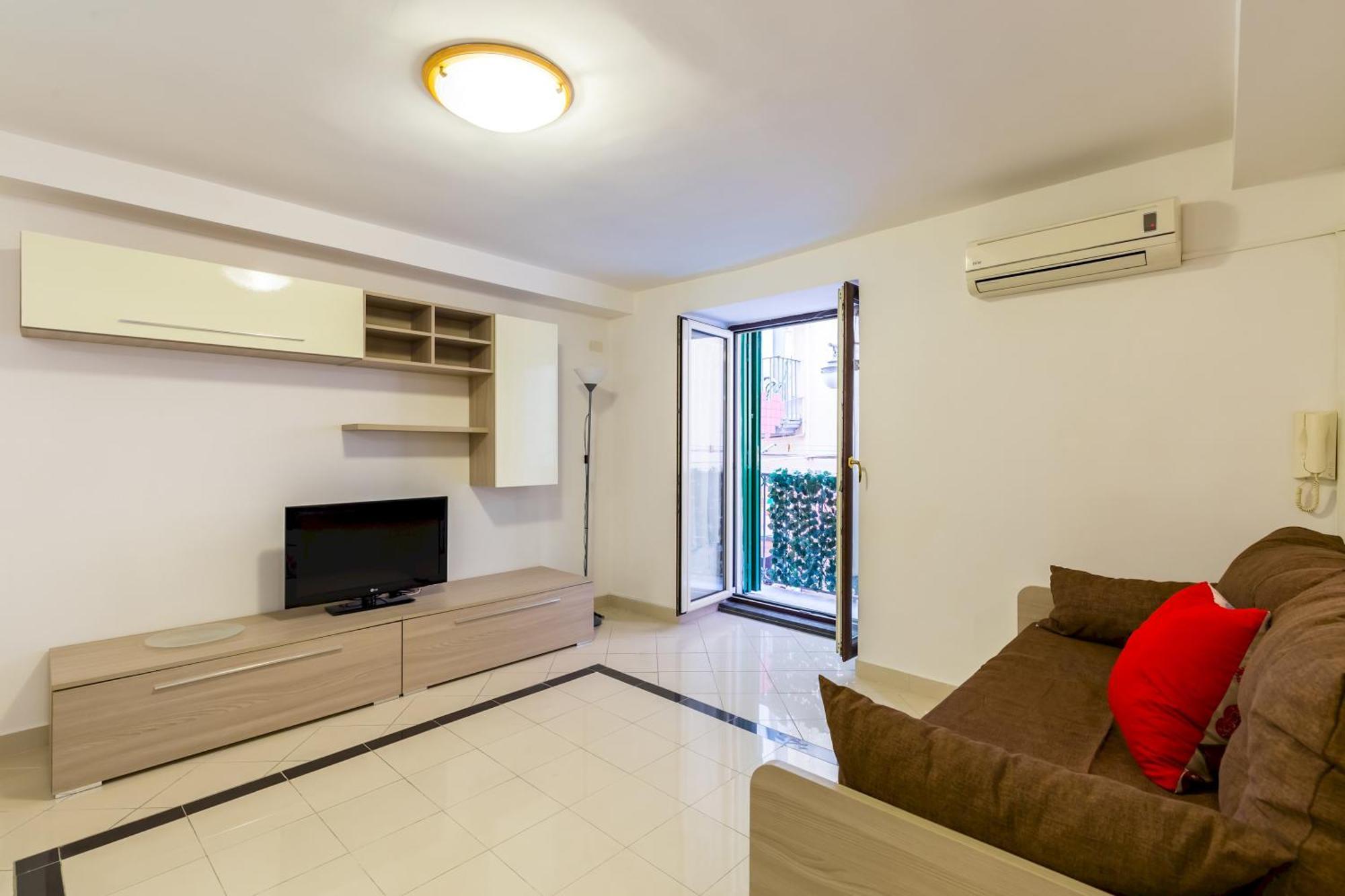 QS1 - Indipendent Flat in Center Appartement Napels Buitenkant foto