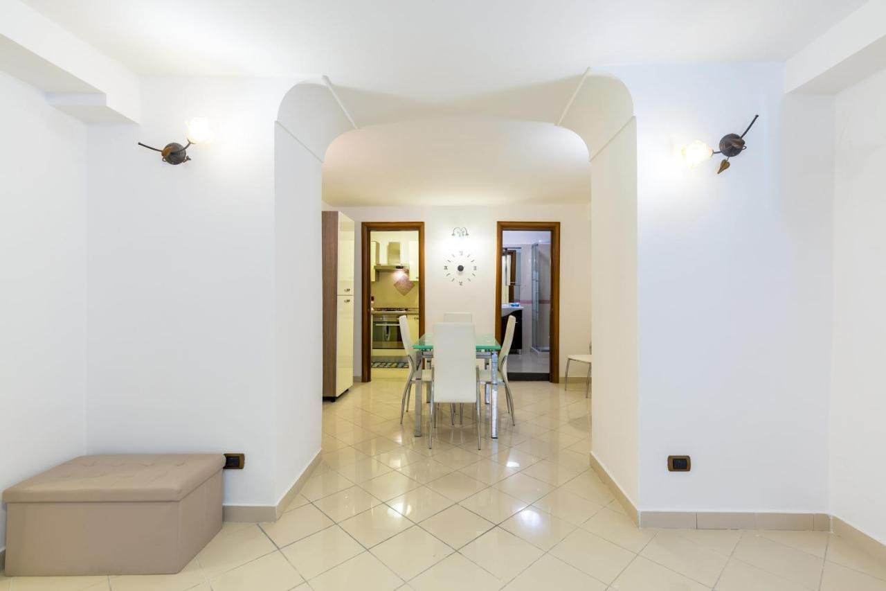 QS1 - Indipendent Flat in Center Appartement Napels Buitenkant foto