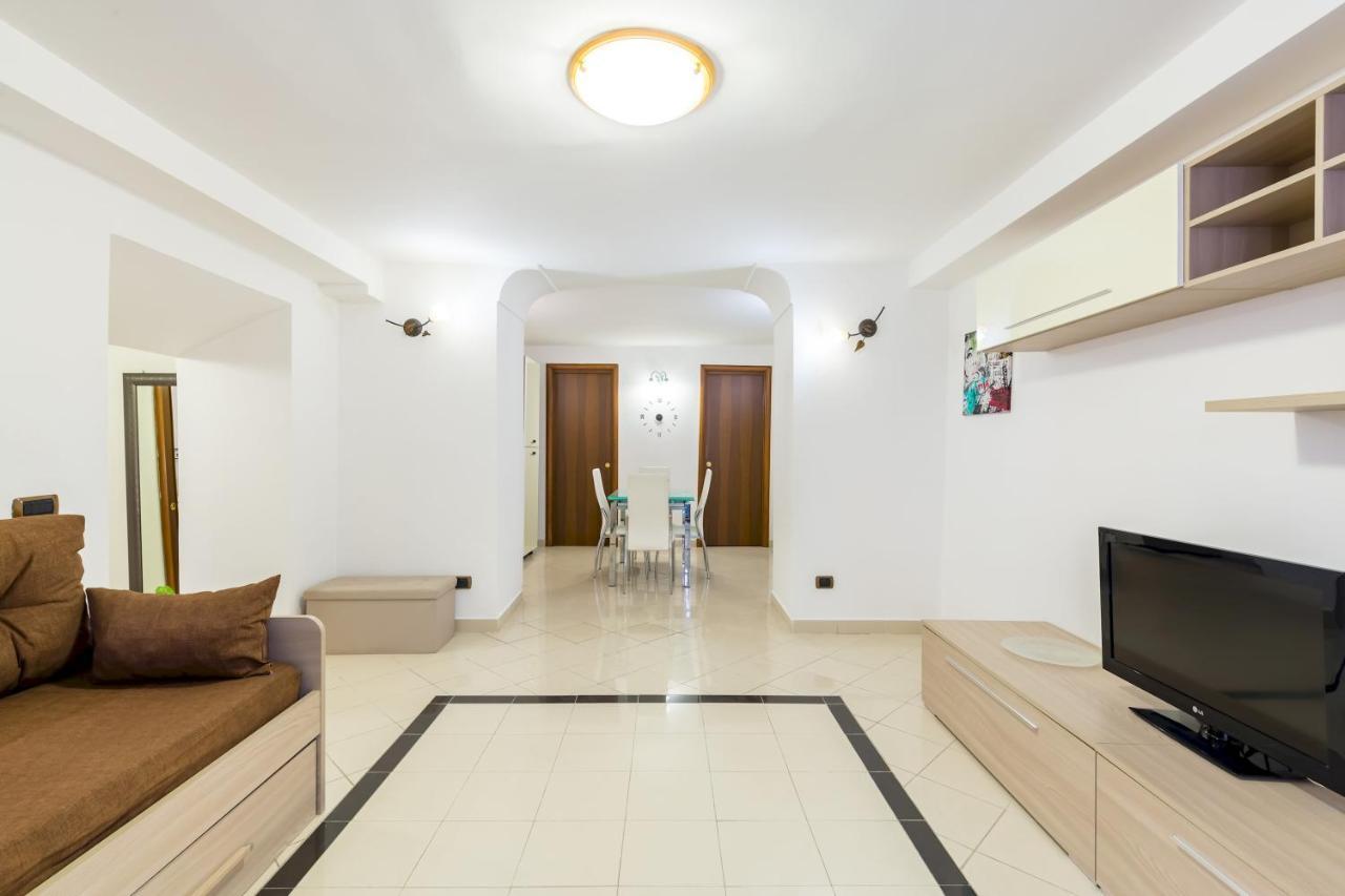 QS1 - Indipendent Flat in Center Appartement Napels Buitenkant foto