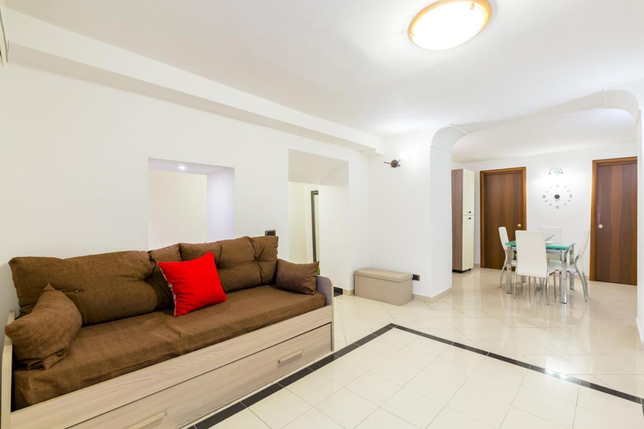 QS1 - Indipendent Flat in Center Appartement Napels Buitenkant foto